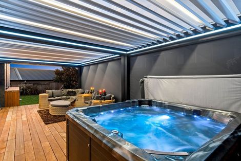 Photo of property in 10 Ellesmere Close, Pyes Pa, Tauranga, 3112