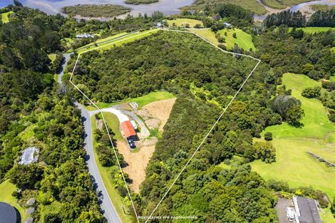 Photo of property in 70 Upper Whangateau Road, Big Omaha, 0985