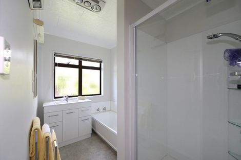 Photo of property in 243a Warwick Road, Mayfair, Hastings, 4122