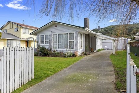 Photo of property in 13 Matthews Road, Wainuiomata, Lower Hutt, 5014