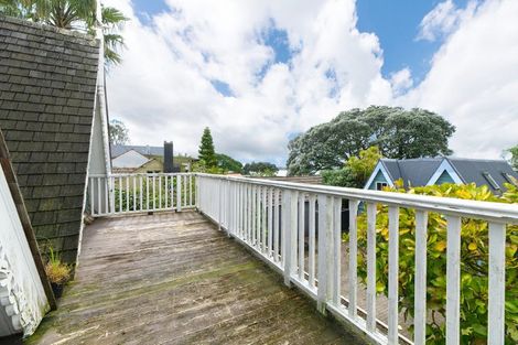 Photo of property in 17 Norwood Road, Bayswater, Auckland, 0622
