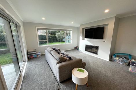 Photo of property in 23 Kaweka Place, Havelock North, 4130