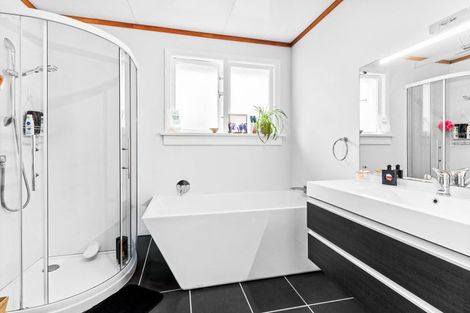 Photo of property in 44 Larnach Road, Waverley, Dunedin, 9013