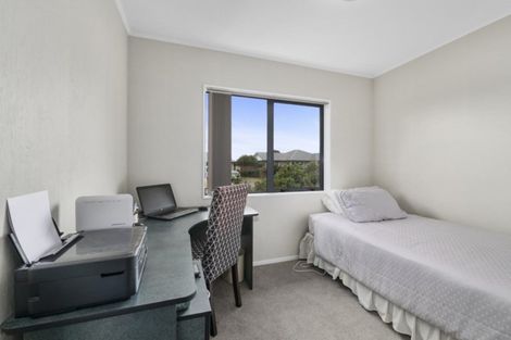 Photo of property in 71 Rhodes Drive, Kelvin Grove, Palmerston North, 4414