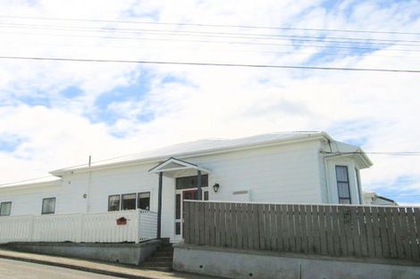 Photo of property in 2 Salisbury Terrace, Mount Cook, Wellington, 6021
