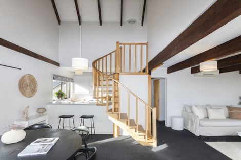 Photo of property in 1/17 Moncks Spur Road, Redcliffs, Christchurch, 8081