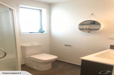 Photo of property in 33 Butterworth Crescent, Papamoa Beach, Papamoa, 3118