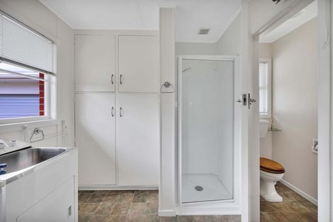 Photo of property in 1 Reid Avenue, Hawera, 4610