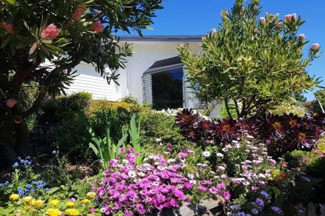 Photo of property in 17 Te Papau Crescent, Diamond Harbour, 8972