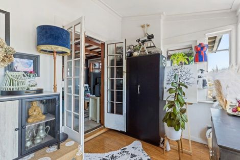 Photo of property in 16 Bulteel Street, New Plymouth, 4310
