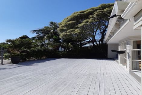 Photo of property in 18 Mountain Road, Henderson Valley, Auckland, 0612