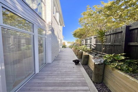 Photo of property in 17 Pitau Road, Mount Maunganui, 3116