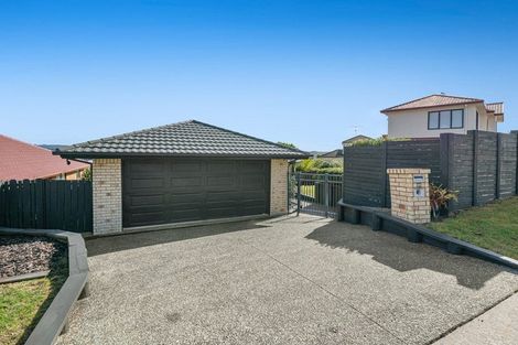 Photo of property in 35 Black Teal Close, Unsworth Heights, Auckland, 0632