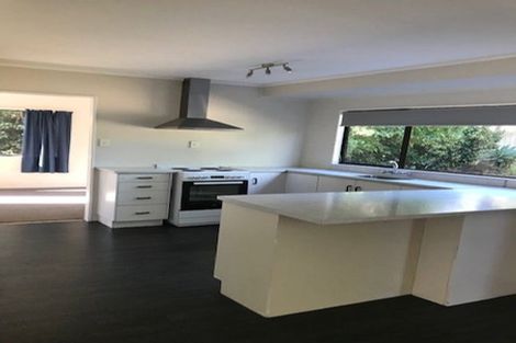 Photo of property in 5 San Bernadino Drive, Henderson, Auckland, 0612