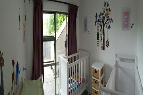 Photo of property in 2/224 Forrest Hill Road, Forrest Hill, Auckland, 0620