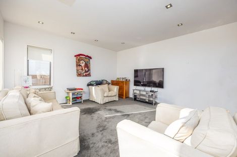 Photo of property in 1420 Whangaparaoa Road, Army Bay, Whangaparaoa, 0930