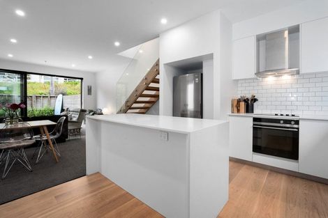 Photo of property in 175c Sutherland Road, Lyall Bay, Wellington, 6022