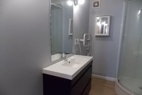 Photo of property in Endeavour Apartments, 23/125 Thorndon Quay, Pipitea, Wellington, 6011