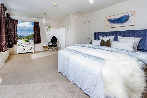 Photo of property in 70 Chivalry Road, Glenfield, Auckland, 0629