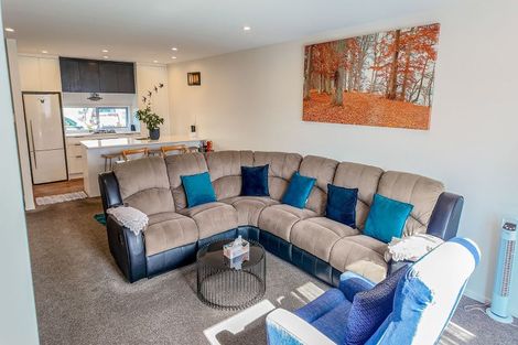 Photo of property in 8 Selkirk Lane, Hamilton Lake, Hamilton, 3204