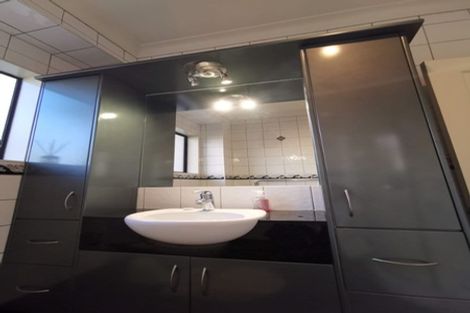 Photo of property in 46 Waimanu Bay Drive, Te Atatu Peninsula, Auckland, 0610