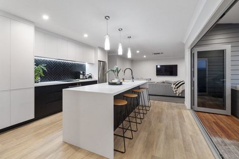 Photo of property in 22 Cyprus Place, Fitzherbert, Palmerston North, 4410