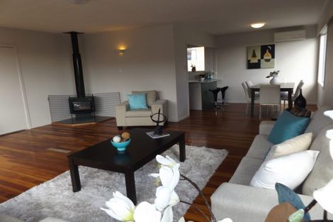 Photo of property in 6 Link Road, Newlands, Wellington, 6037