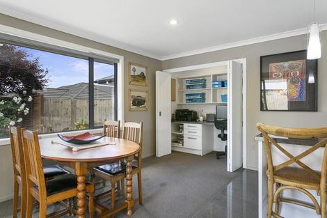 Photo of property in 8a Rose Leigh Drive, Cambridge, 3434