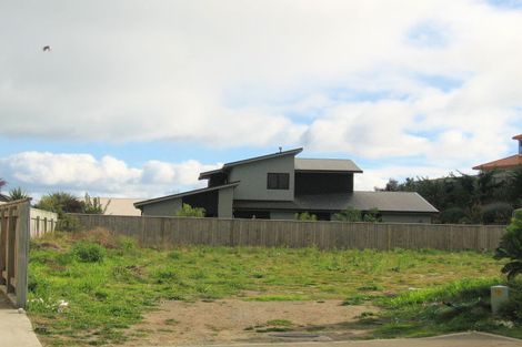 Photo of property in 18 Datum Way, Paraparaumu, 5032