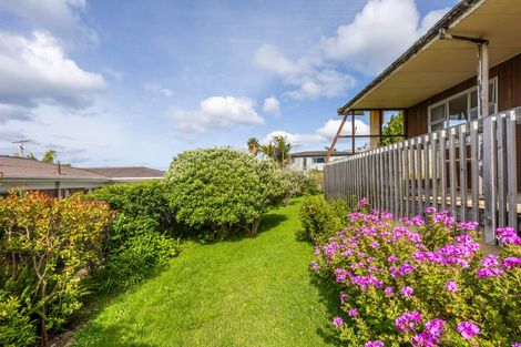 Photo of property in 1 Braemar Road, Rothesay Bay, Auckland, 0630