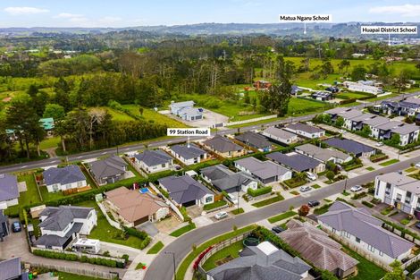 Photo of property in 99 Station Road, Kumeu, 0891