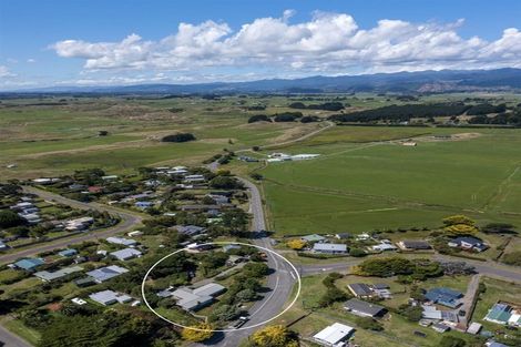 Photo of property in 686 Waikawa Beach Road, Waikawa Beach, Levin, 5573