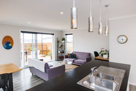 Photo of property in 120 Johnstone Drive, Fitzherbert, Palmerston North, 4410