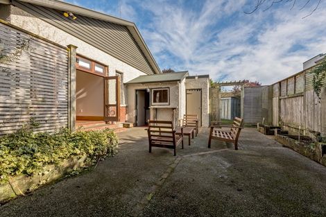Photo of property in 33 Knowles Street, Terrace End, Palmerston North, 4410
