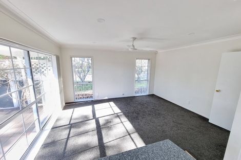 Photo of property in 2 Framalda Place, Conifer Grove, Takanini, 2112