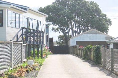 Photo of property in 1/924 East Coast Road, Northcross, Auckland, 0630