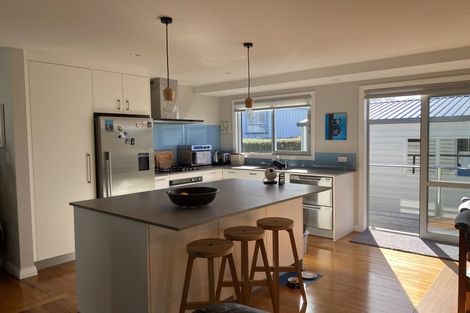 Photo of property in 41 Yeovil Road, Te Atatu Peninsula, Auckland, 0610