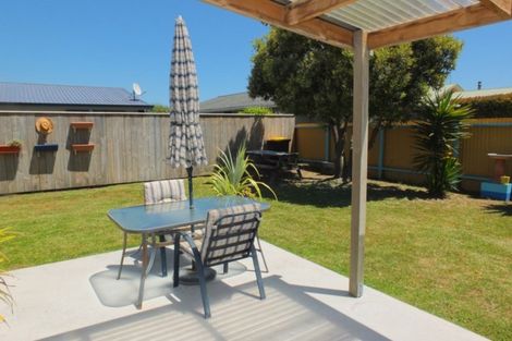 Photo of property in 21a Hennessy Street East, Foxton Beach, Foxton, 4815