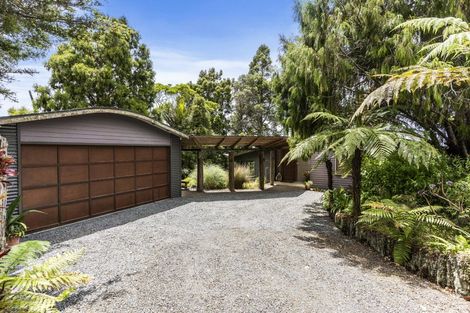 Photo of property in 318 Forest Road, Waiatarua, Auckland, 0612