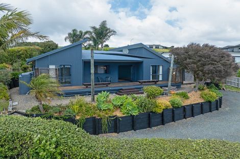 Photo of property in 9 Dudley Crescent, Cable Bay, 0420