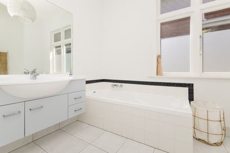 Photo of property in 7 Marine Parade, Eastbourne, Lower Hutt, 5013