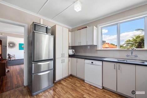 Photo of property in 51 Poto Road, Normandale, Lower Hutt, 5010