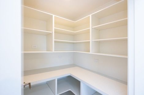 Photo of property in 53 Atlantic Drive, Fitzherbert, Palmerston North, 4410