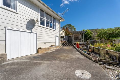 Photo of property in 34 Takapuwahia Drive, Takapuwahia, Porirua, 5022