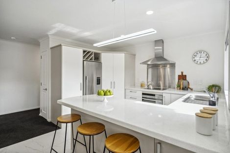 Photo of property in 41 King Charles Drive, Kingsley Heights, Upper Hutt, 5018