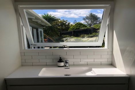 Photo of property in 27 Rugby Road, Birkenhead, Auckland, 0626