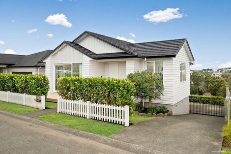 Photo of property in 10 Bine Crescent, Orewa, 0931