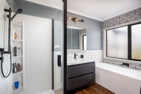 Photo of property in 24 Ainslee Street, Highlands Park, New Plymouth, 4312