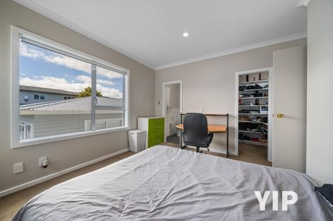 Photo of property in 15 Robert Street, Newlands, Wellington, 6037
