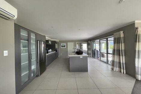 Photo of property in 16 Forest Heights, Wanaka, 9305